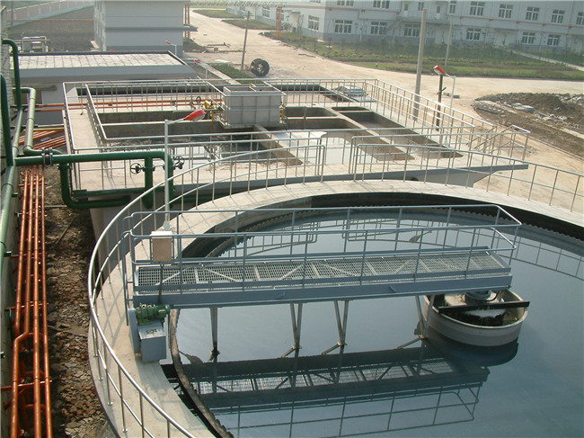 半橋式周邊傳動(dòng)刮泥機(jī) 半橋式周邊傳動(dòng)刮泥機(jī)